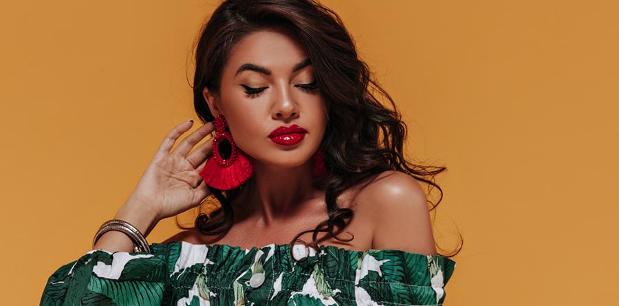Completa il tuo look con la bigiotteria di tendenza
